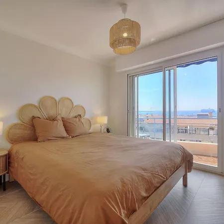 Panoramic Sea View In Apartment